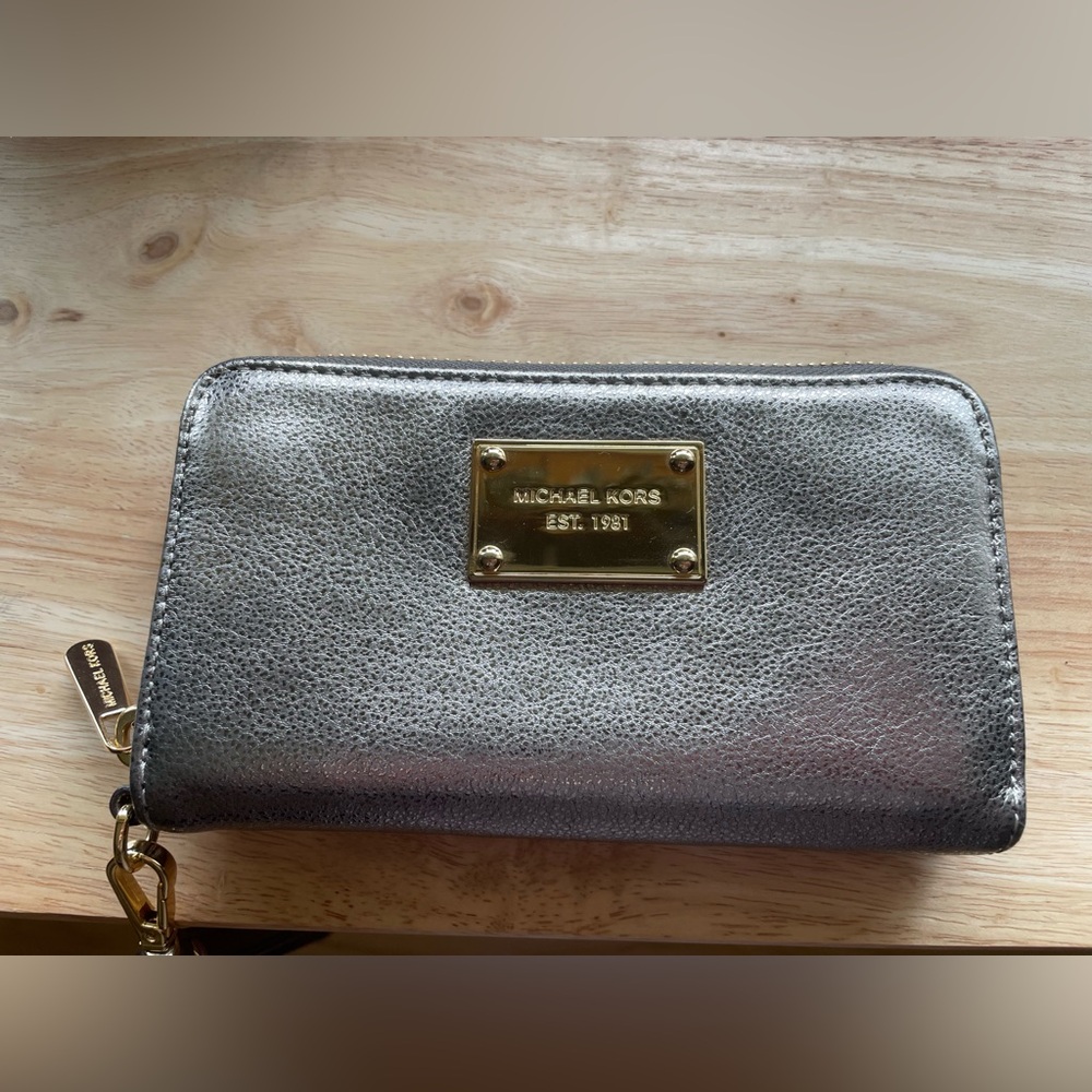 Michael Kors Wallet in Silver (genuine leather)